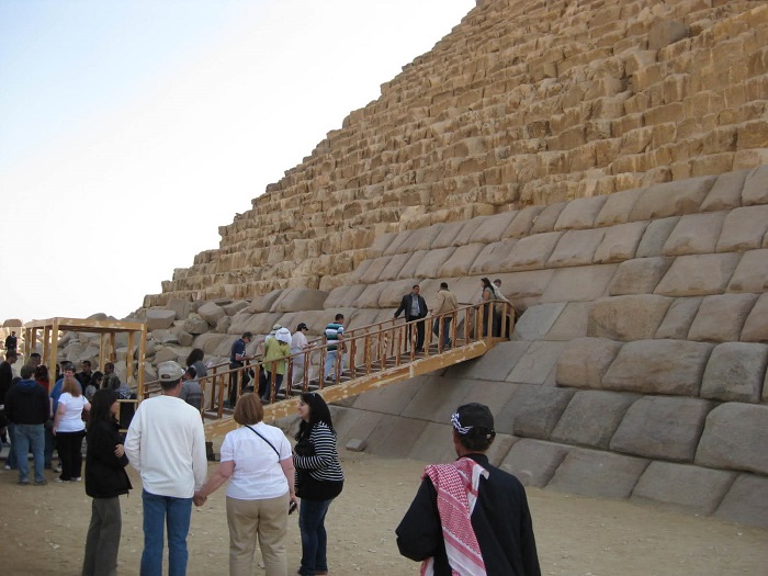 khám phá kim tự tháp trong tour du lịch Ai Cập