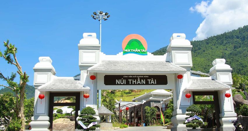 Công viên Suối khoáng nóng Núi Thần Tài