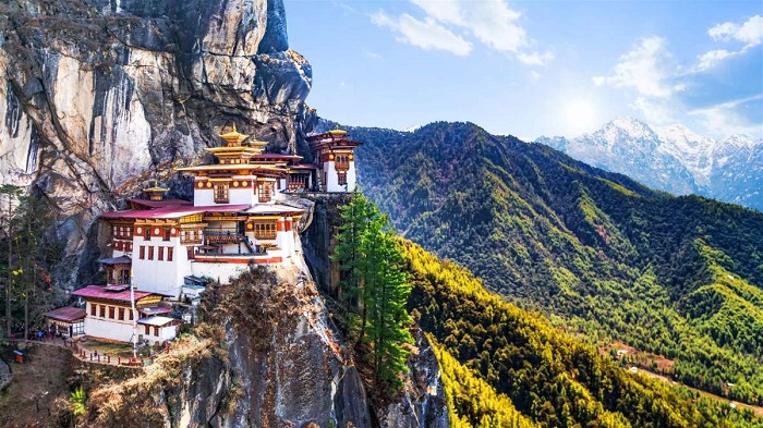 thăm thú trong tour du lịch Bhutan